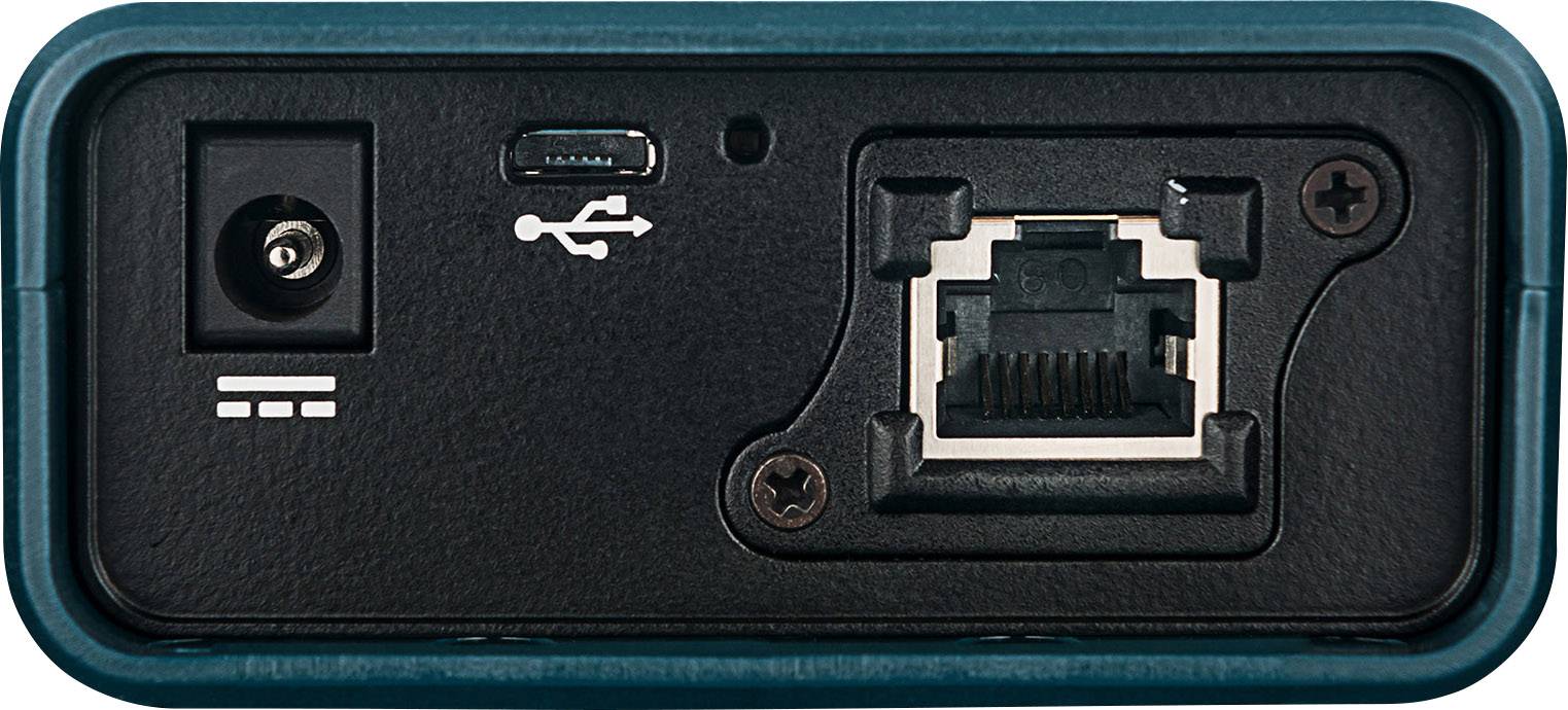 'Achterkant van een elektronisch apparaat met stroomaansluiting, USB-C-poort en Ethernet-poort.'