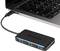 Een USB-hub is aangesloten op een laptop. De hub heeft vier USB-poorten en draagt het logo 'Transcend'.