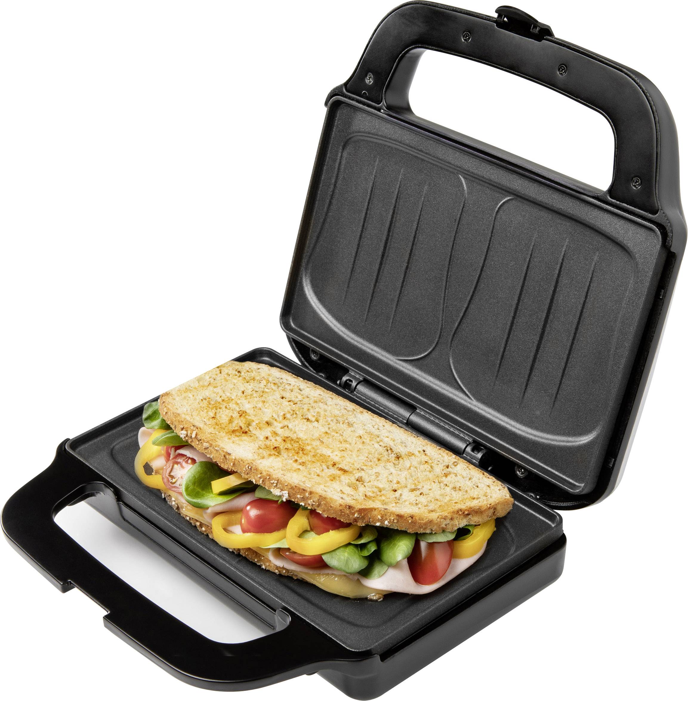 Broodje met groenten en worst in een open tosti-apparaat. Het brood is goudbruin geroosterd. Apparaat op een zwart oppervlak.