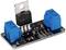Elektronicamodule met halfgeleider en twee blauwe stekkerverbindingen, gebruikt voor stroomregeling in circuits.