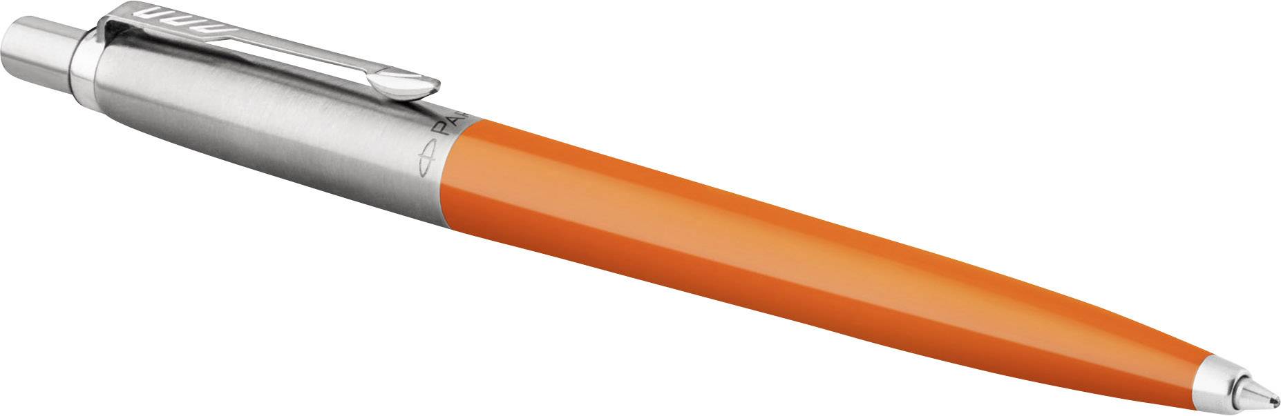 Een oranje balpen met zilveren clip en drukmechanisme ligt schuin op een witte achtergrond.