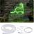 Een groen dinosaurus neonlicht aan een bakstenen muur, omgeven door dinosaurusfiguren. Daaronder ligt een USB-kabel met toebehoren.