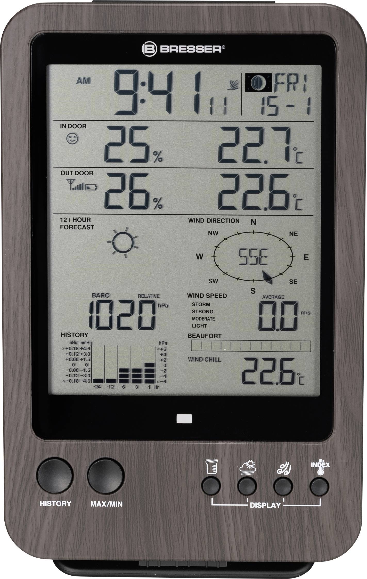 Digitaal weerstation toont tijd, datum, binnen- en buitentemperatuur, luchtvochtigheid, luchtdruk, windrichting en windsnelheid.