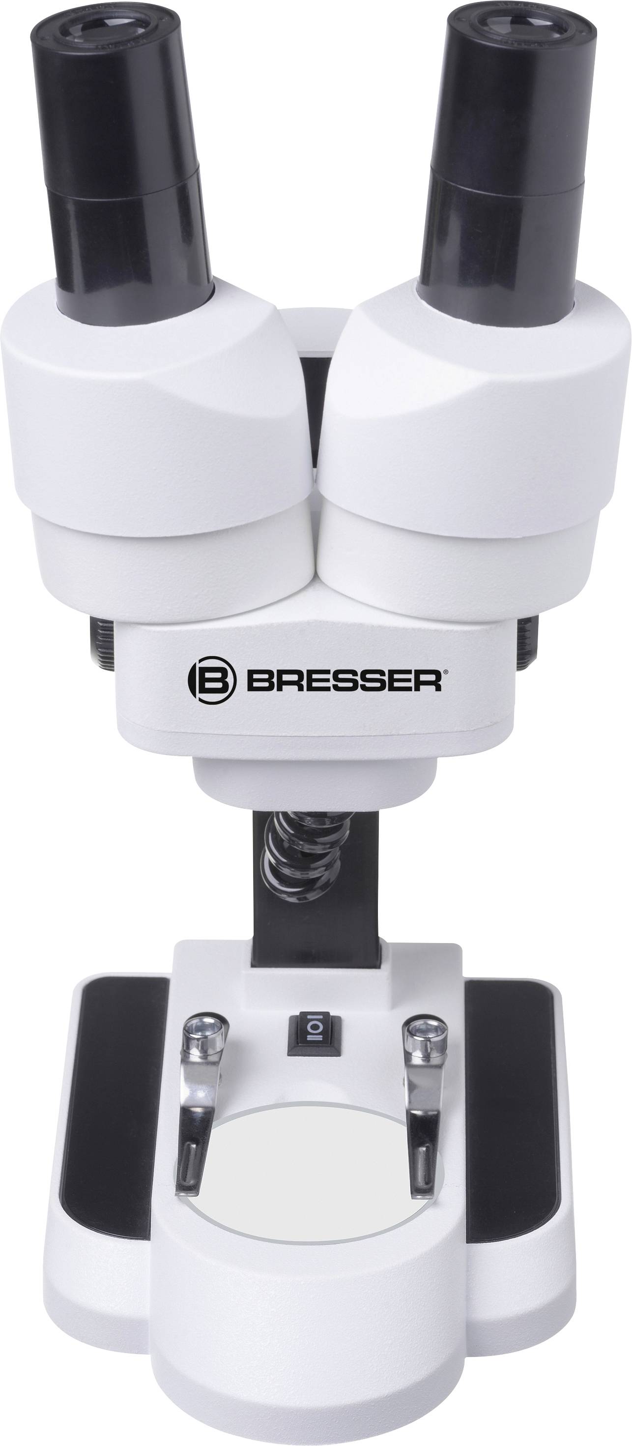 Een wit Bresser-microscoop met twee oculairen, geschikt voor het observeren van fijne details in laboratoriummonsters of leersituaties.