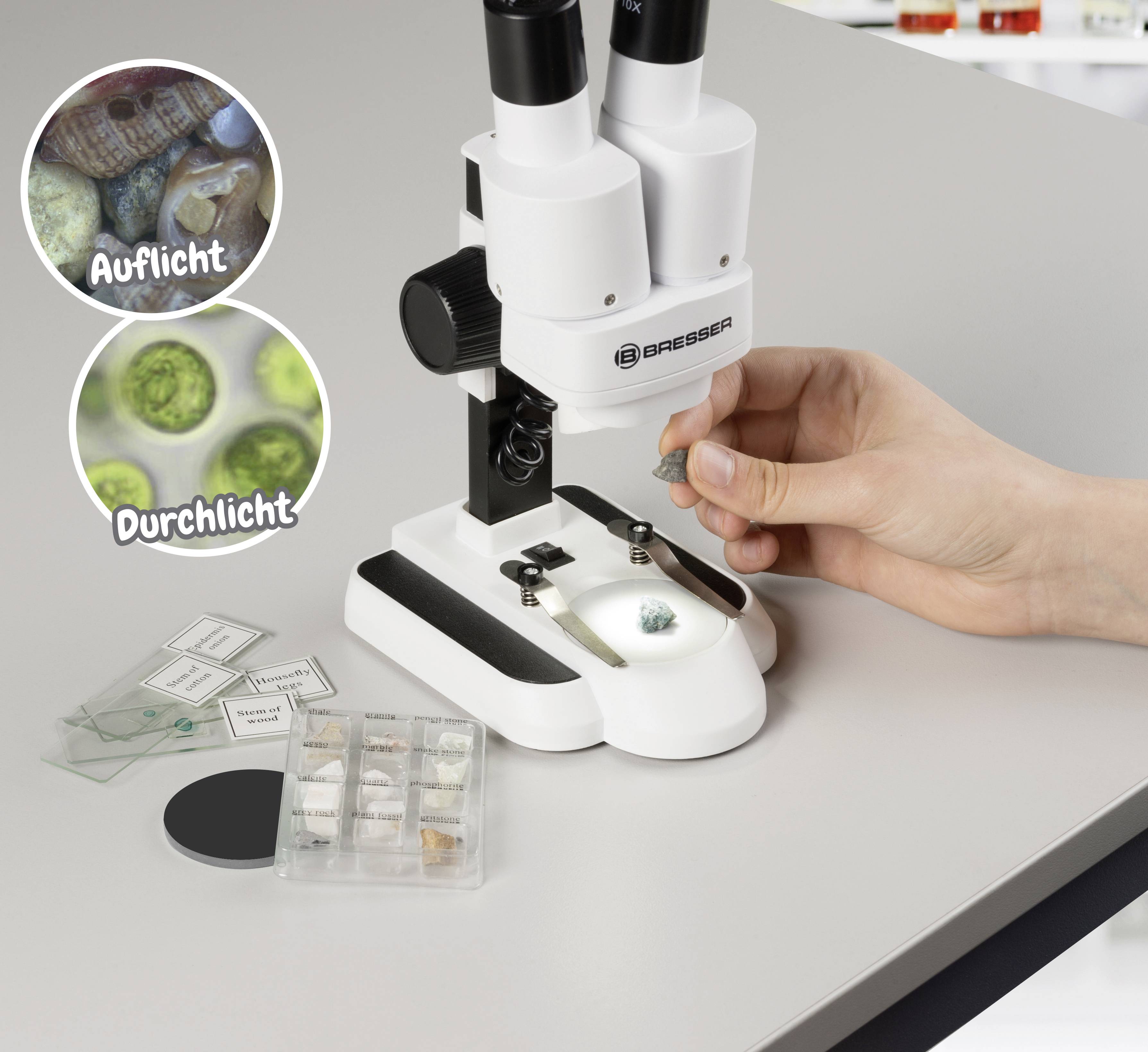 Een persoon gebruikt een microscoop om gesteentemonsters te onderzoeken. Links in de afbeelding zijn vergrote weergaven van stenen te zien.