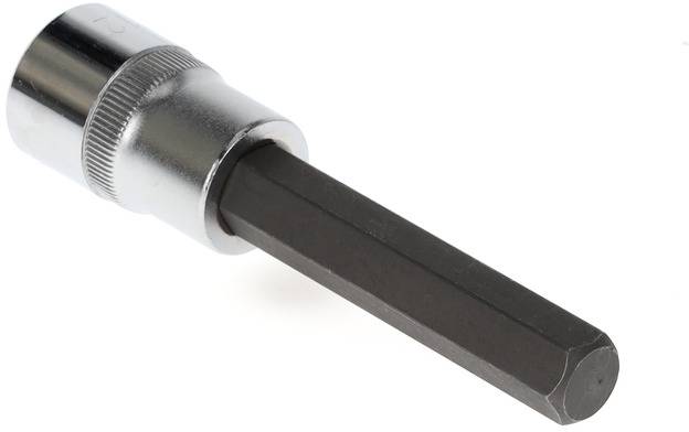 Een zilveren steeksleutel met een lang, zeskant bitopzetstuk, tegen een witte achtergrond. Geschikt voor reparatiewerkzaamheden.