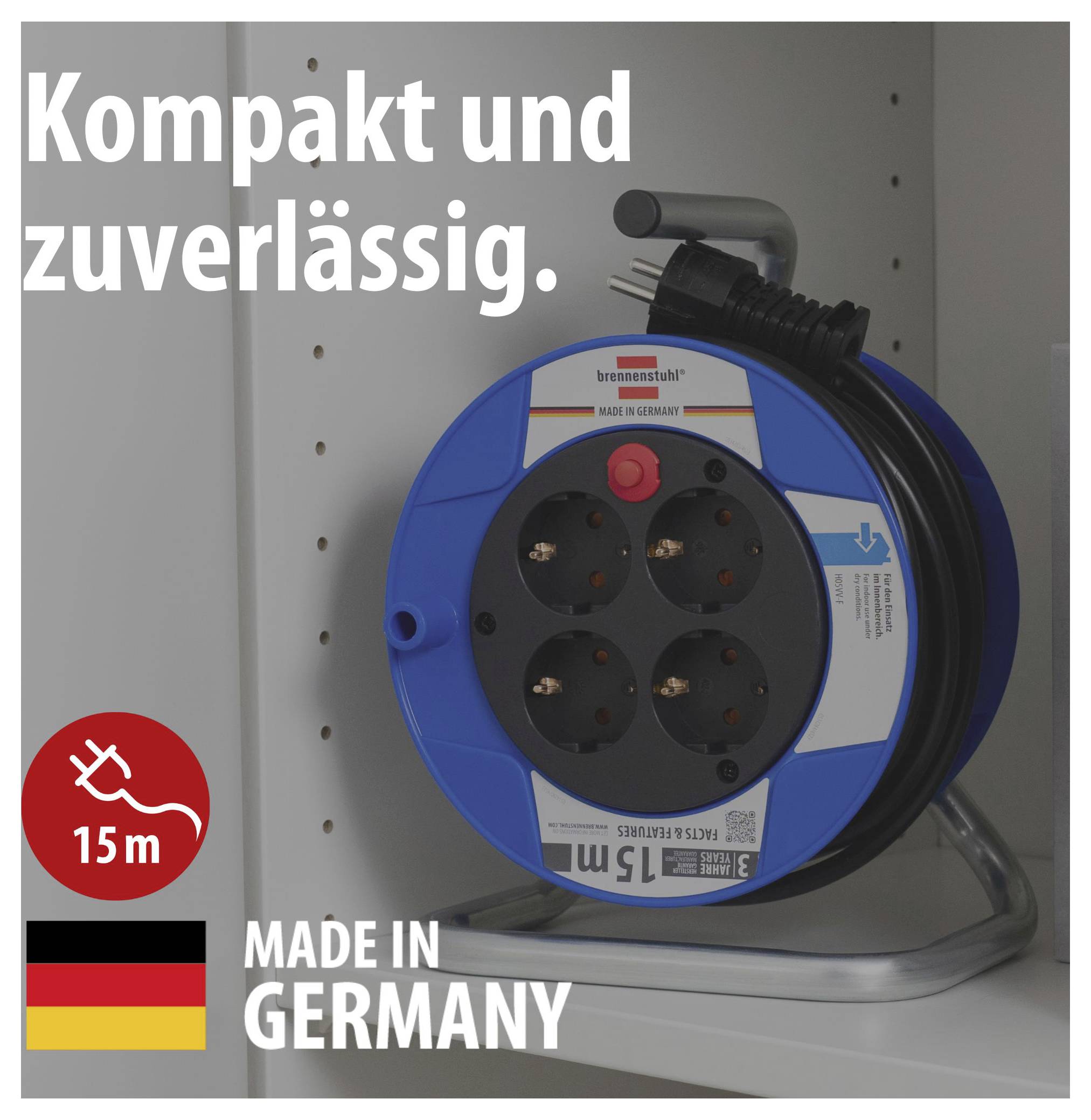 Blauwe kabelspoel met vier stopcontacten en 15 m kabel; reclametekst 'Compact en betrouwbaar.' evenals vermelding 'Made in Germany'.