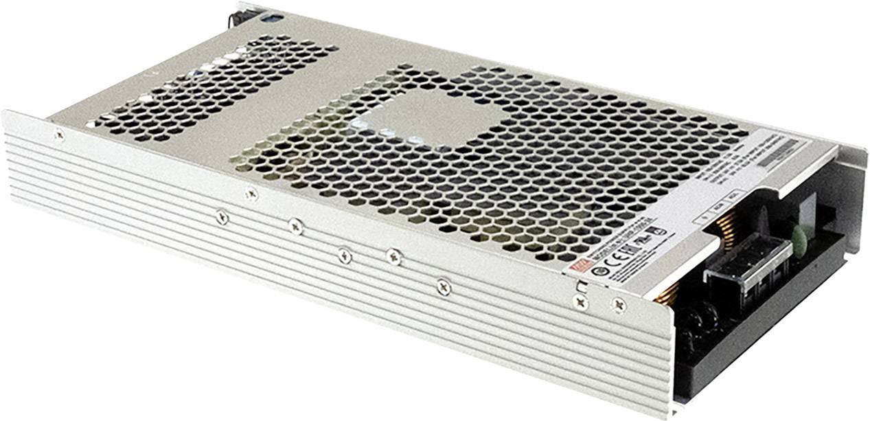 Een rechthoekige, platte voeding in een metalen behuizing met ventilatierooster en aansluitingen aan de zijkant, liggend op een witte ondergrond.