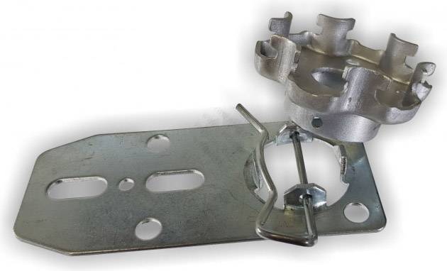 Metalen beugel met een ronde bevestiging bovenaan en een rechthoekige voet met meerdere gaten, geschikt voor mechanische installaties.