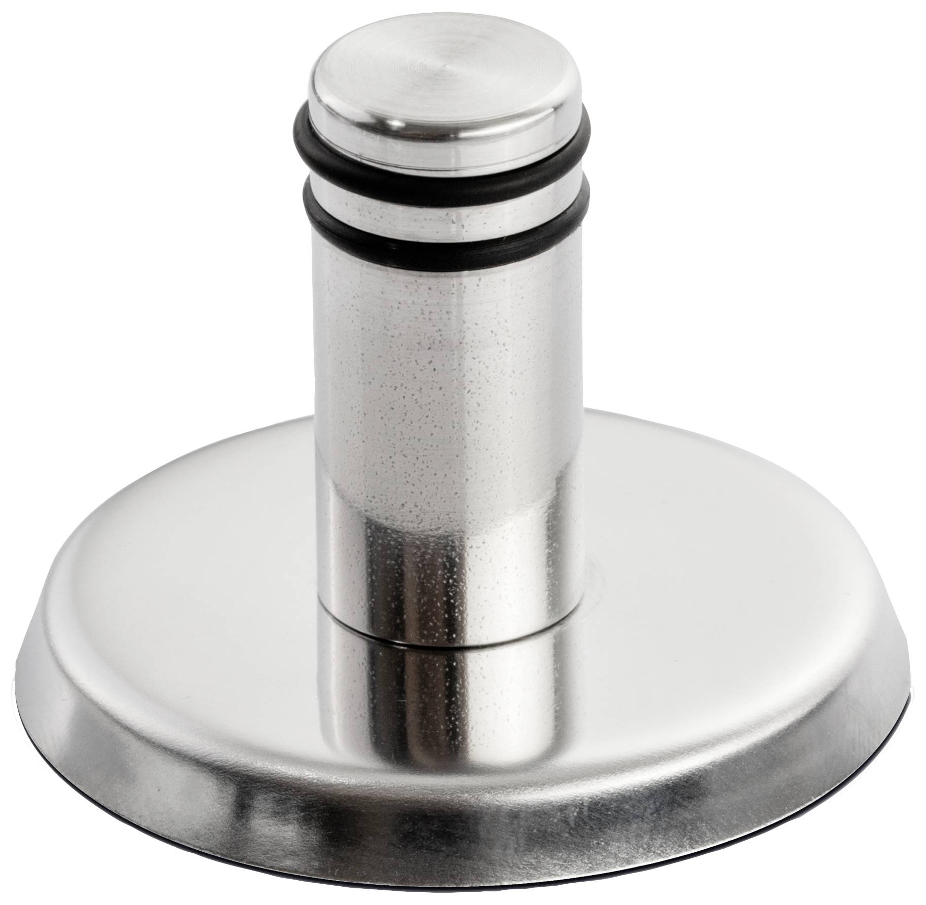 Een zilveren, metalen tamper voor koffiemalen met een ronde basis en twee zwarte ringen aan de handgreep.