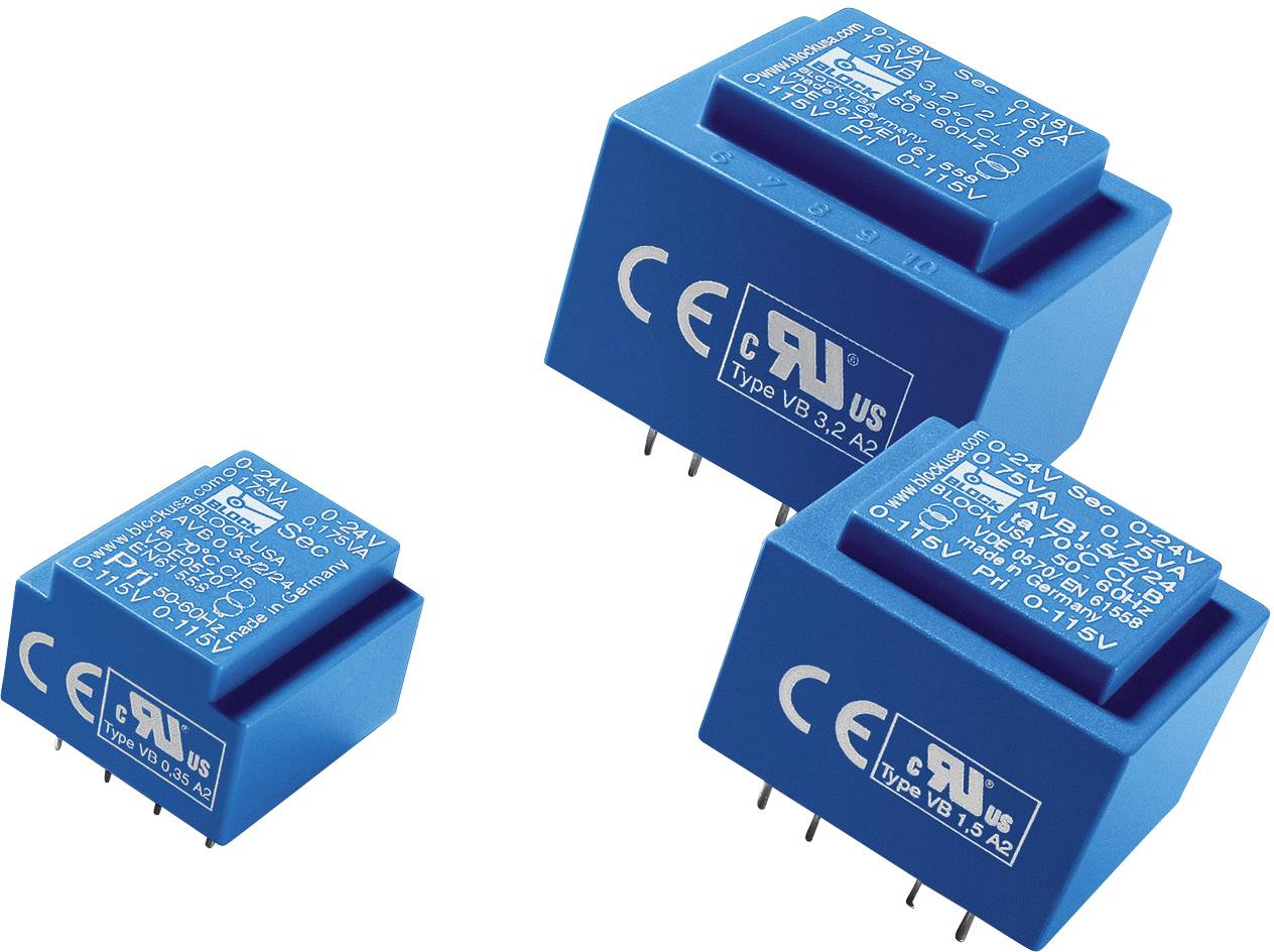 Drie blauwe relaismodules met CE- en UL-markeringen. Hoofdcomponenten voor elektronische schakelingen. Verschillende afmetingen.