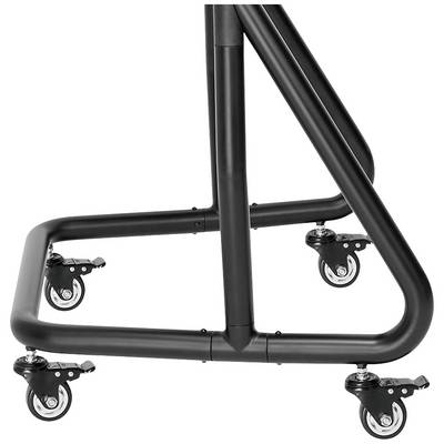 'Zwart metalen frame met vier wielen op de hoeken.'