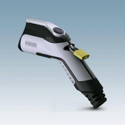 Een elektrische laadstekker met een modern design, in zwarte en zilveren kleurstelling, tegen een neutrale achtergrond.