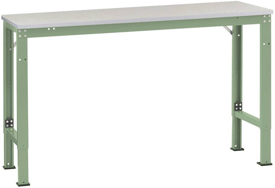 Een eenvoudige, hoge werktafel met groene metalen poten en een grijze werkblad, geschikt voor industriële of ambachtelijke werkzaamheden.