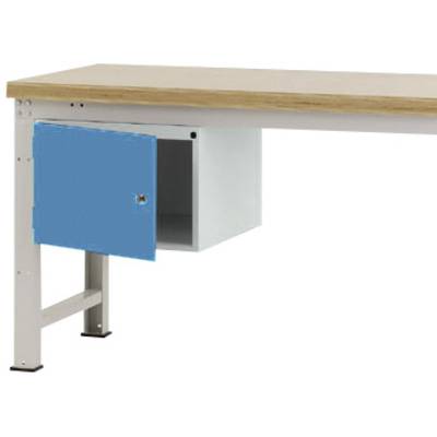 Een tafel met een houten blad; daaronder een blauwe, open kluis aan de linkerkant.