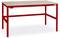 Een hoge werktafel met een rood metalen frame en een wit werkblad, geschikt voor werkplaats- of laboratoriumomgevingen.