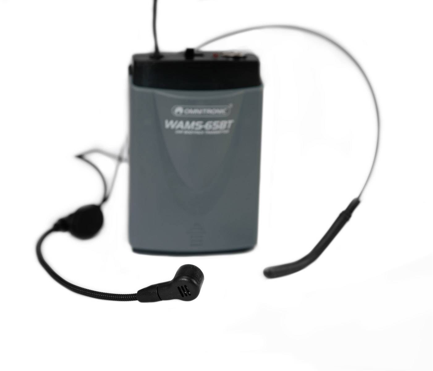 Een draadloze headset-microfoon met een draagbare ontvanger in het grijs, die wordt gebruikt voor presentaties of podiumoptredens.