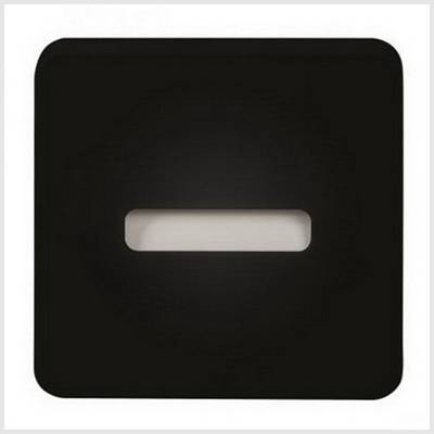 Een zwart, vierkant object met een smalle, horizontale sleuf in het midden.