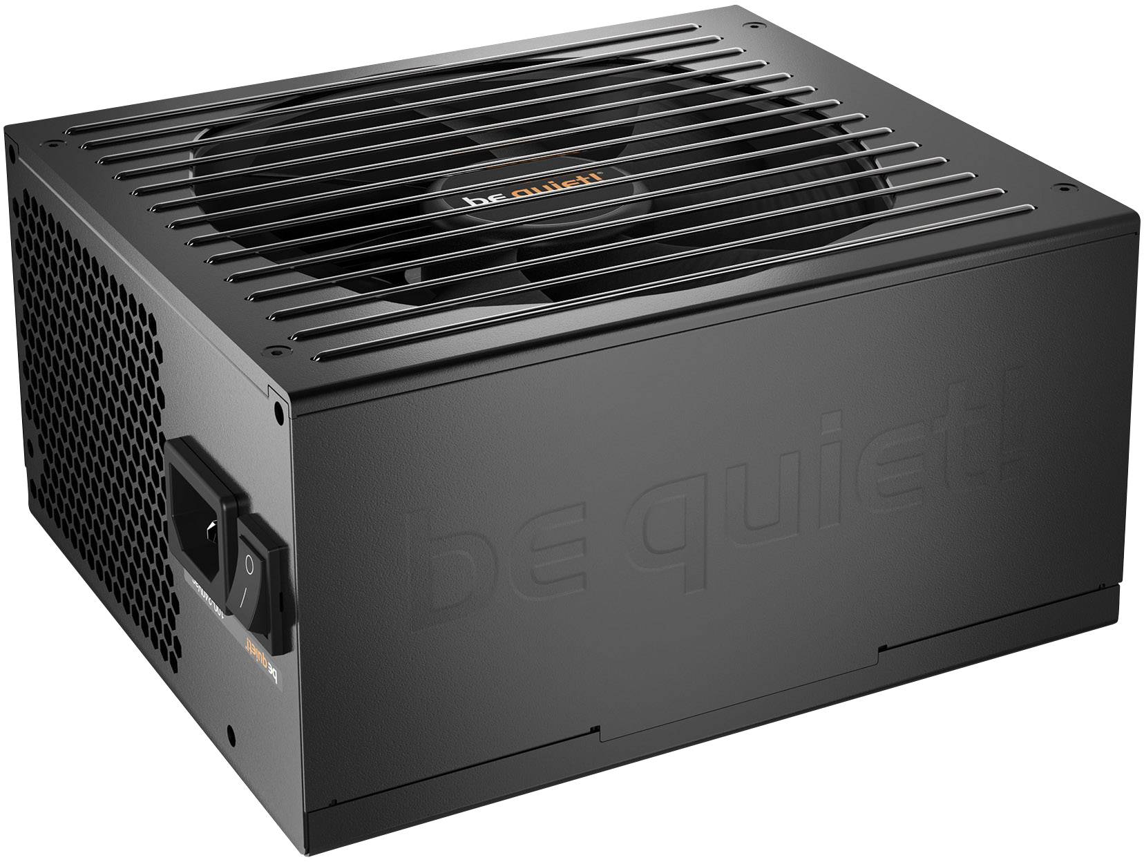 Zwart pc-voedingsapparaat met ventilator en de tekst 'be quiet!' aan de zijkant, geschikt voor de stroomvoorziening van computercomponenten.