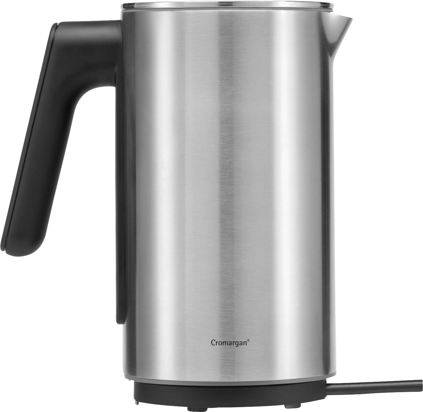 Zilveren waterkoker met zwarte handgreep en afgeronde vorm. Minimalistisch design, kabel aangesloten aan de basis.
