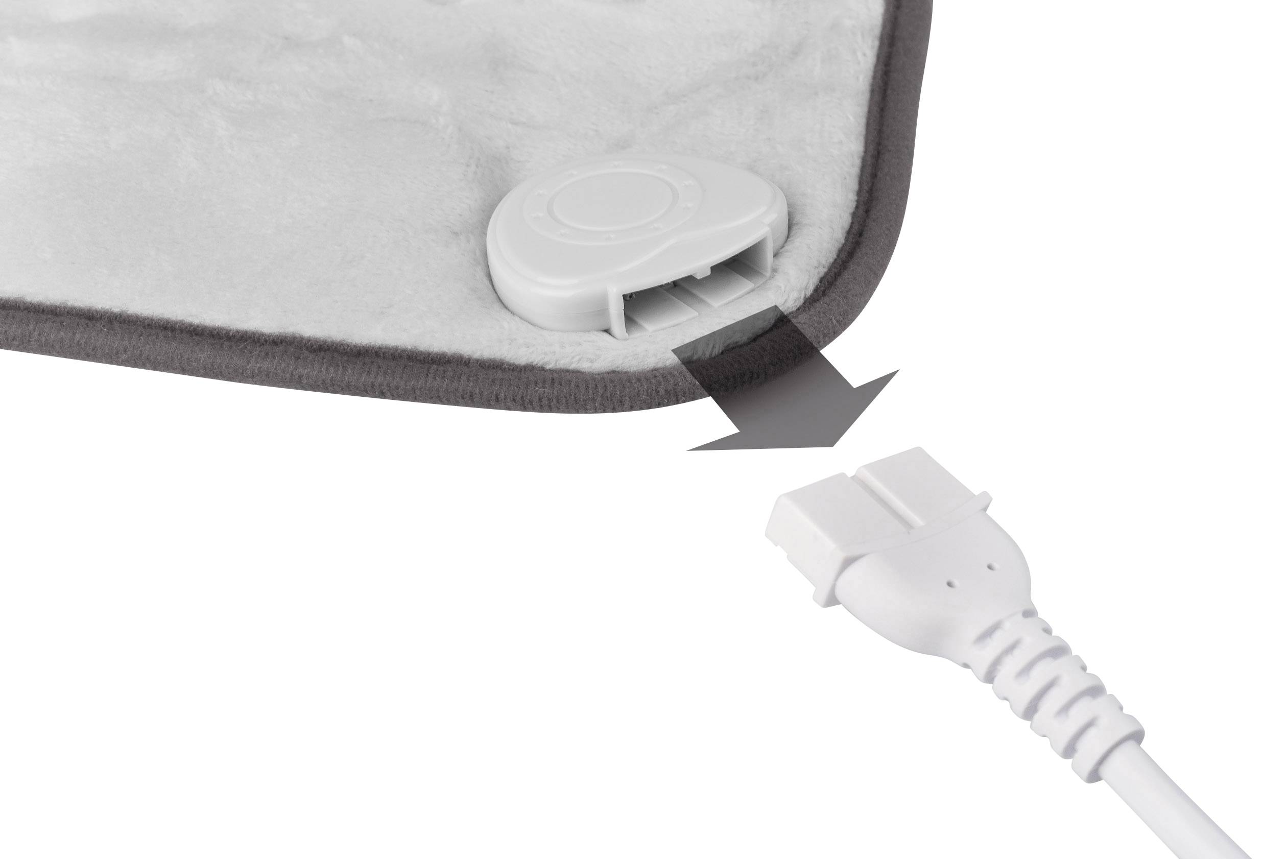 Een elektrische stekker en een stopcontact op een grijze verwarmingsmat. Een pijl toont de verbinding tussen de stekker en het stopcontact.