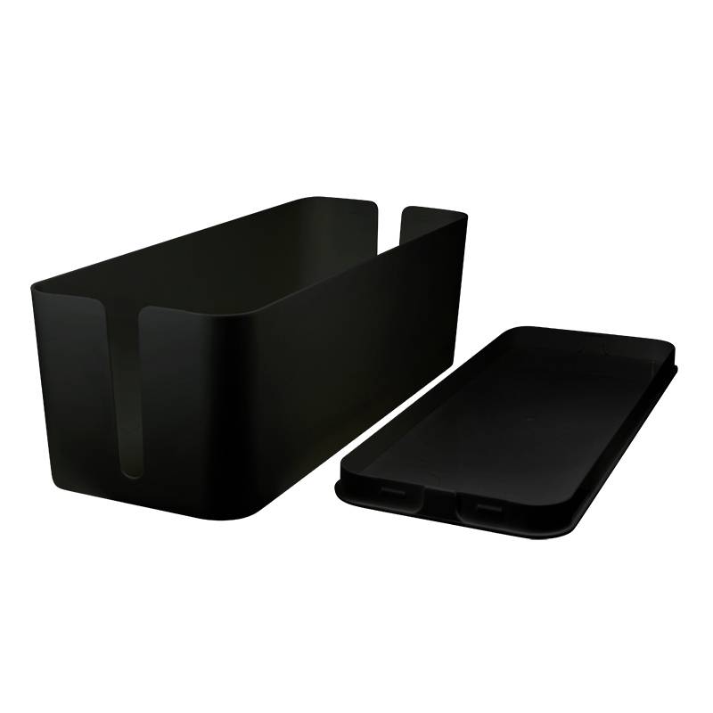Zwarte kabelbox met afneembaar deksel voor nette opberging van kabels. Ideaal voor bureau of woonkamer.