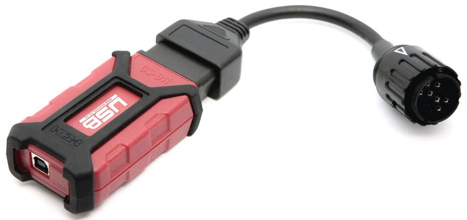 Een rood diagnose-apparaat met OBD-kabel en stekker voor voertuigdiagnose.