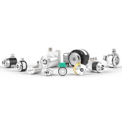 Verschillende elektromotoren en sensoren op een rij gepresenteerd, symboliseren de verscheidenheid aan industriële aandrijfoplossingen.