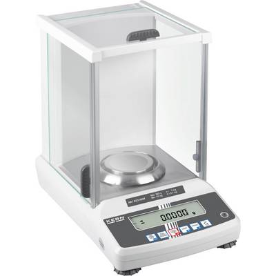 Een precisieweegschaal met digitale weergave toont '0,0000' aan. Hij is omgeven door een glazen behuizing om het weegmateriaal te beschermen.