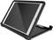 Een tablet in een robuuste zwarte beschermhoes, rechtop gezet in breedbeeldformaat.