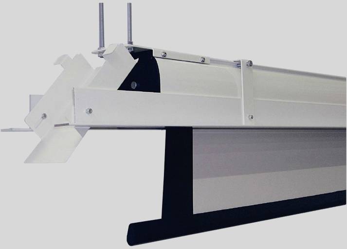 Gedetailleerd aanzicht van een wit metalen apparaat voor materiaalbewerking, voorzien van klemmen en een zwarte onderrand, bestemd voor industriële toepassingen.