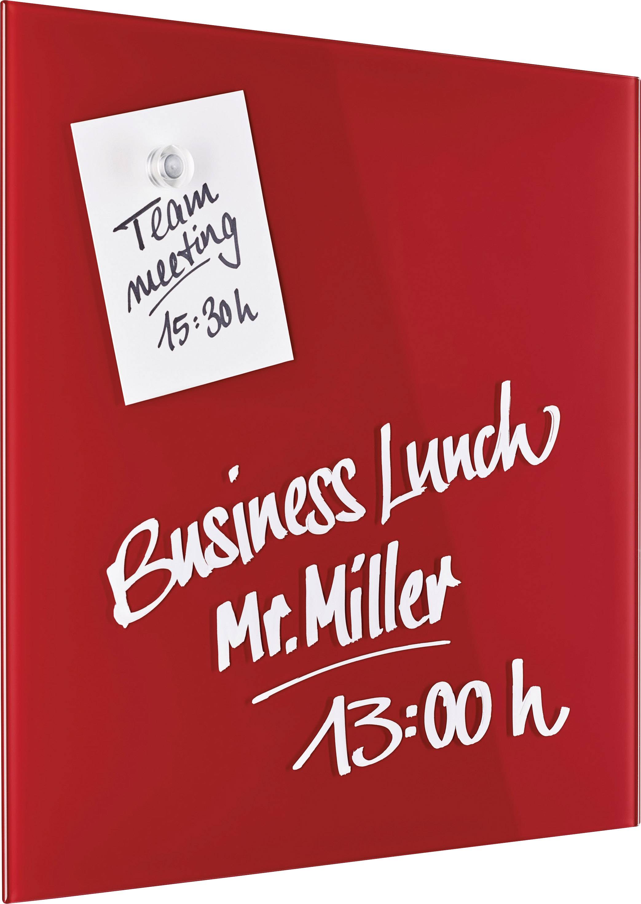 Rood bord met twee notities: 'Teamvergadering 15:30 uur' op papier, daaronder 'Businesslunch met meneer Miller 13:00 uur' in witte tekst.