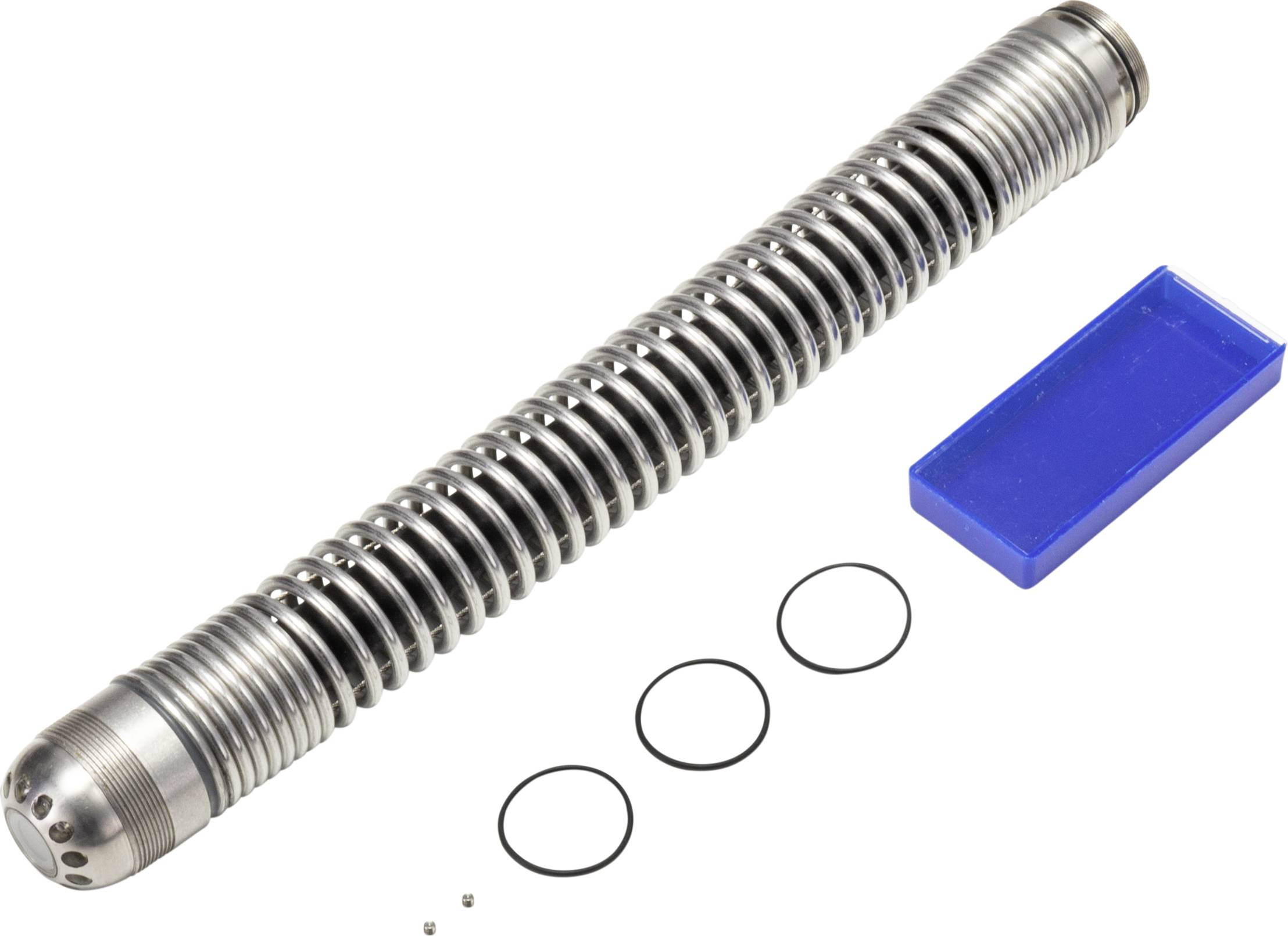 Een zilveren metalen cilinder met spiraalvormige groeven, naast drie zwarte O-ringen en een blauwe rechthoekige doos.