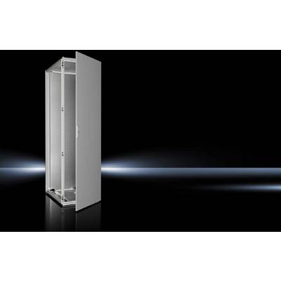 Enkele, lichte serverrack in een donkere ruimte, licht geopend, toont de binnenkant. Lichten schijnen van achteren.