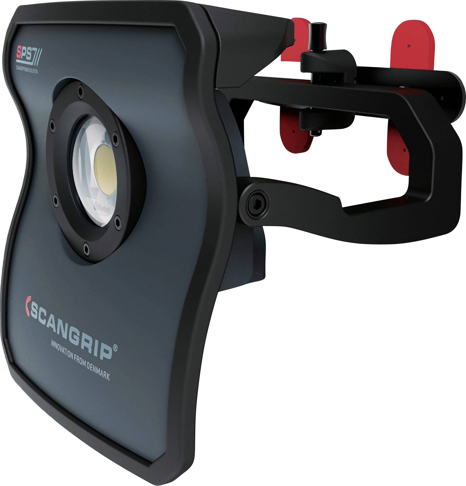 Een zwarte LED-werkverlichting met houder, geschikt voor bevestiging aan machines of in werkplaatsen. Merknaam 'SCANGRIP' herkenbaar.