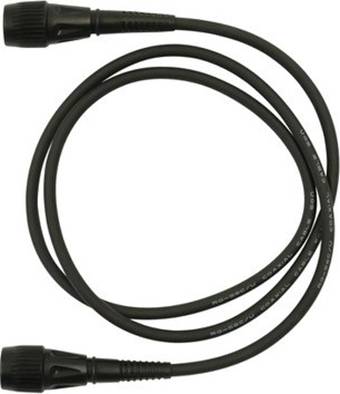 Zwart, dubbel beschermd kabel met twee stekkers, geschikt voor audioverbindingen.