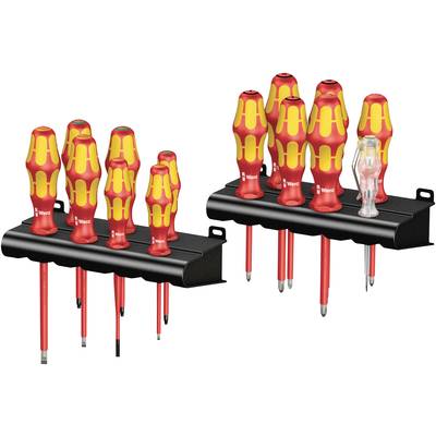 Een set geïsoleerde schroevendraaiers met rood-gele handgrepen in twee houders, ideaal voor elektricienswerkzaamheden.