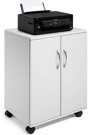 Een zwarte printer staat op een witte kast met twee deuren en wielen. De kast bevindt zich in een kantoor of werkruimte.