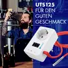 Een man met een baard en een schort drinkt bier in een brouwerij. Op de voorgrond is een UTS125-apparaat met temperatuurweergave en sonde te zien. Tekst: 'UTS125 voor de goede smaak'.