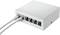 Een witte netwerk-switch met twee aangesloten Ethernet-kabels, met de voorkant zichtbaar met meerdere poorten.