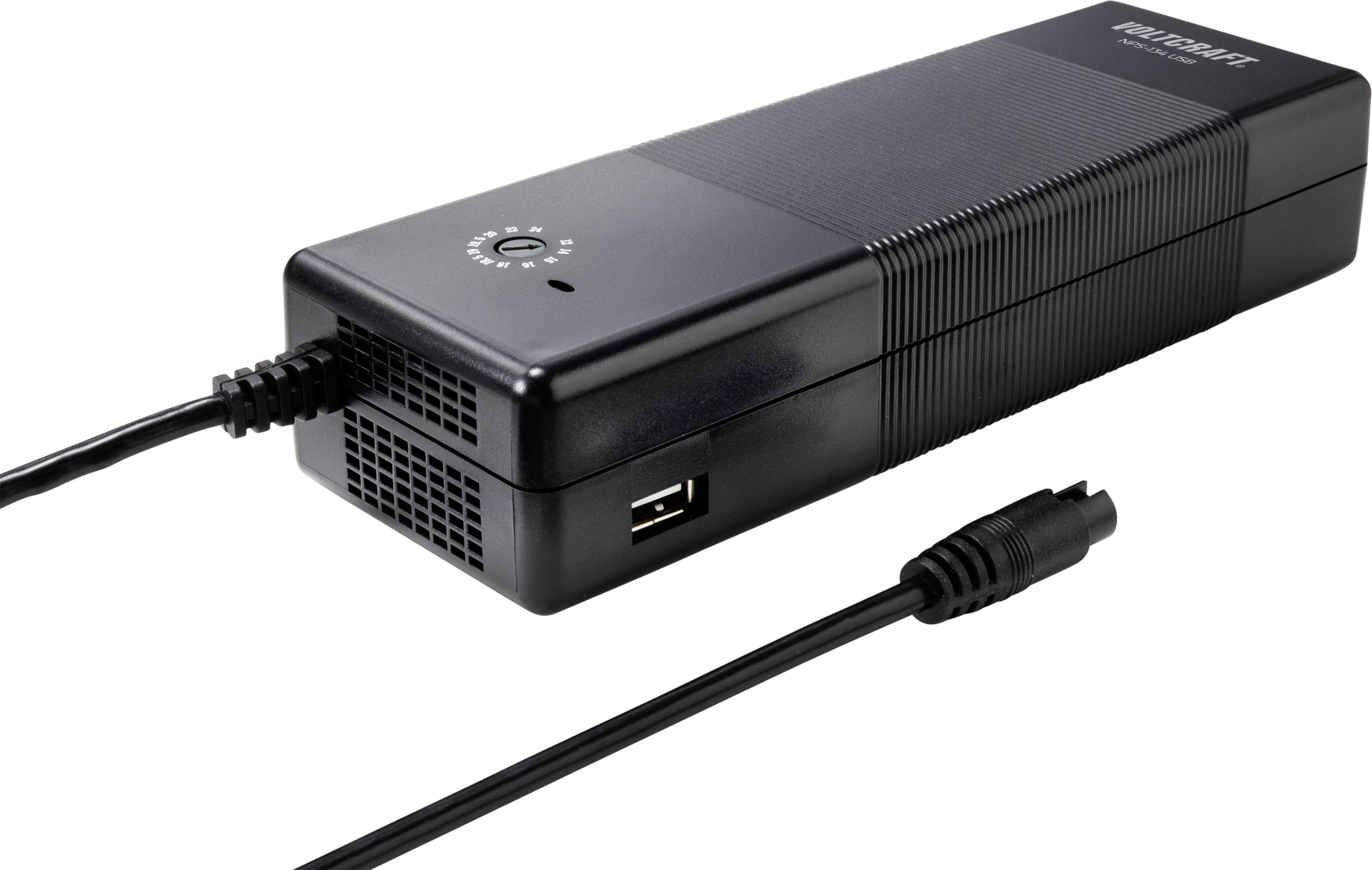 Zwart laptopvoedingsadapter met USB-poort, ventilatiesleuven en netsnoer. Geschikt voor mobiel gebruik en energievoorziening.