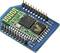Een groen Bluetooth-module met gouden contacten en meerdere kleine componenten, gemonteerd op een blauwe printplaat.