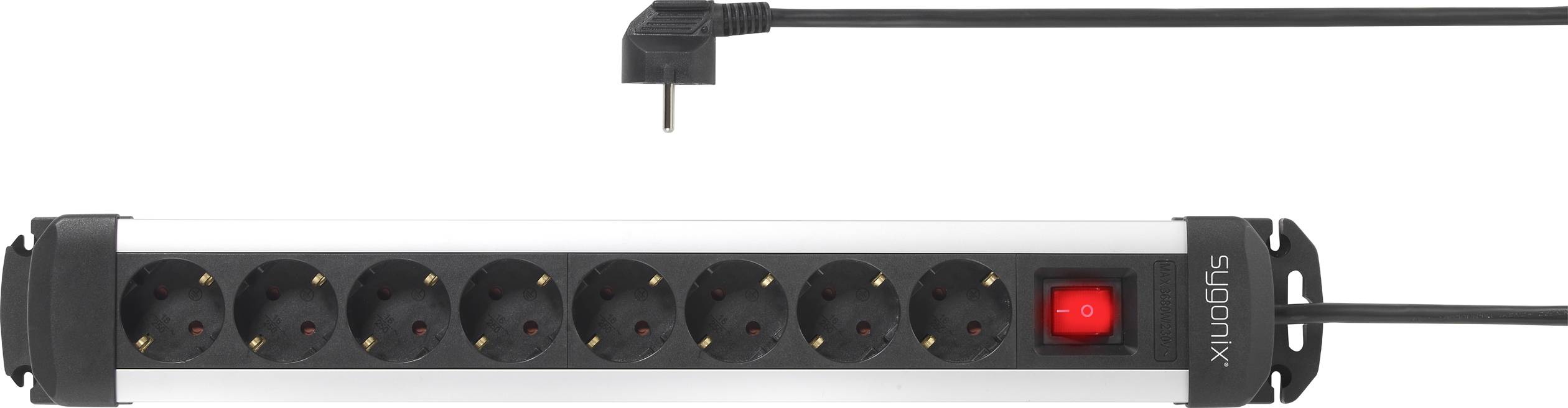 Een stekkerdoos met acht stopcontacten en een schakelaar. Een kabel met haakse stekker is aangesloten. Markering 'Suomix'.