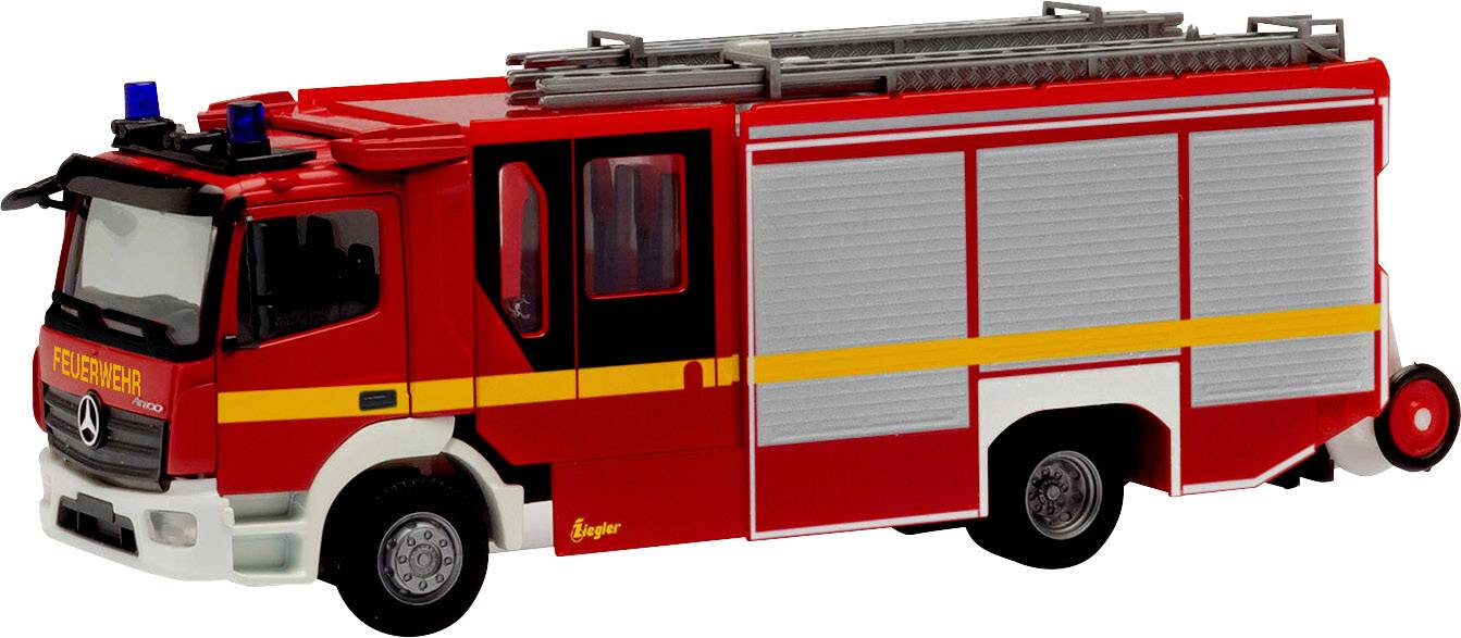 Rode speelgoed-brandweerwagen met gele strepen en ladders op het dak, zijaanzicht.
