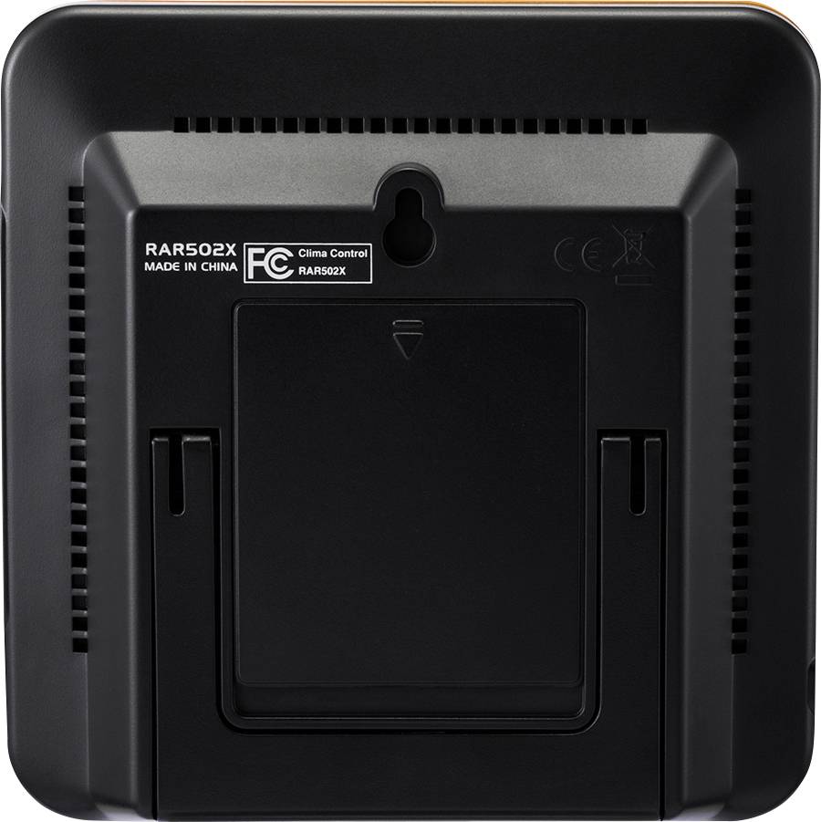 De achterkant van een elektronisch apparaat met etiket 'RARS02X, Made in China, Clima Control', aansluiting en ventilatiesleuven.