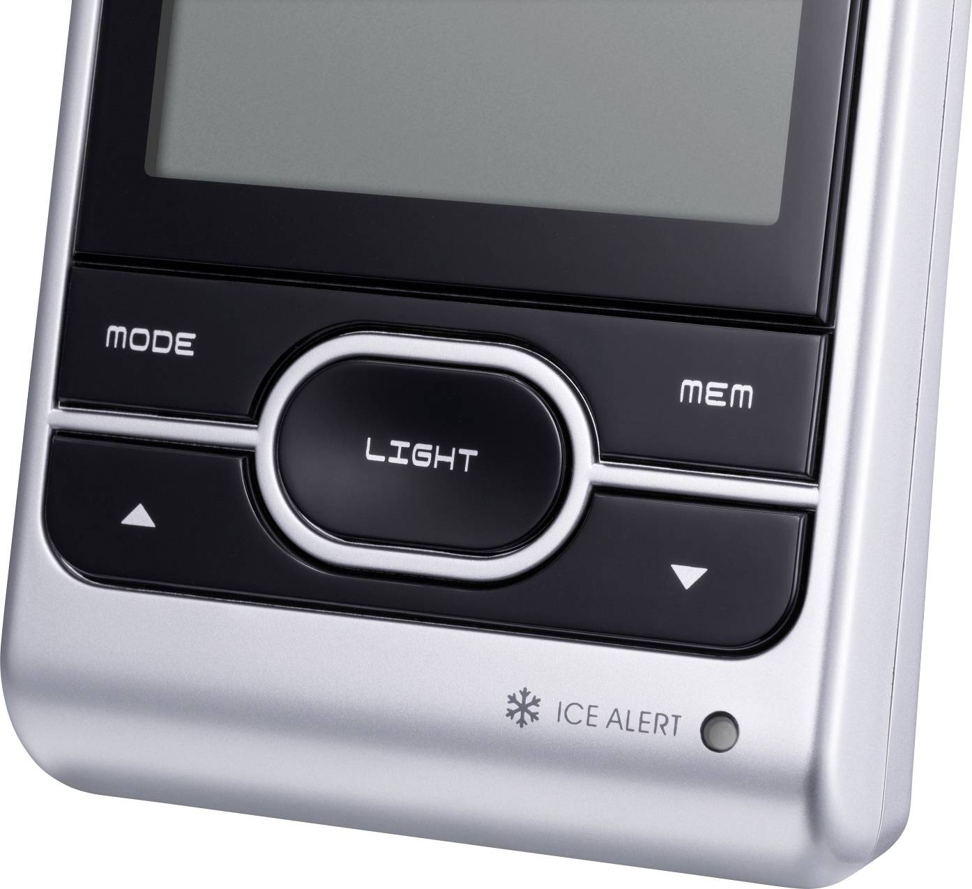Een zilveren elektronisch apparaat met display en knoppen voor 'Mode', 'Light' en 'Mem'. Rechtsonder een 'Ice Alert' symbool.