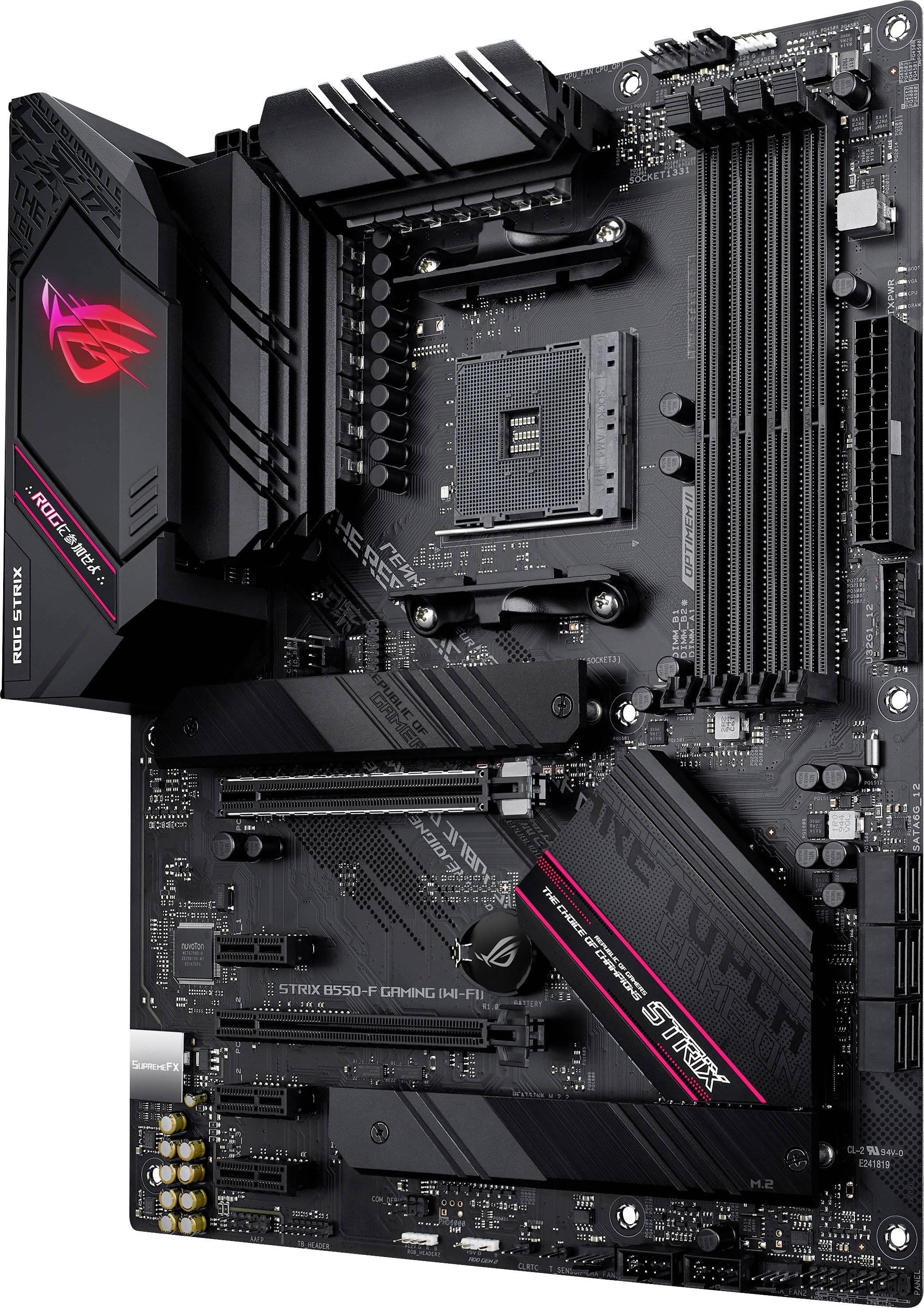 Een zwart moederbord met oplichtende roze lijnen en logo's; verschillende sleuven en aansluitingen zijn zichtbaar, zoals voor RAM en CPU.