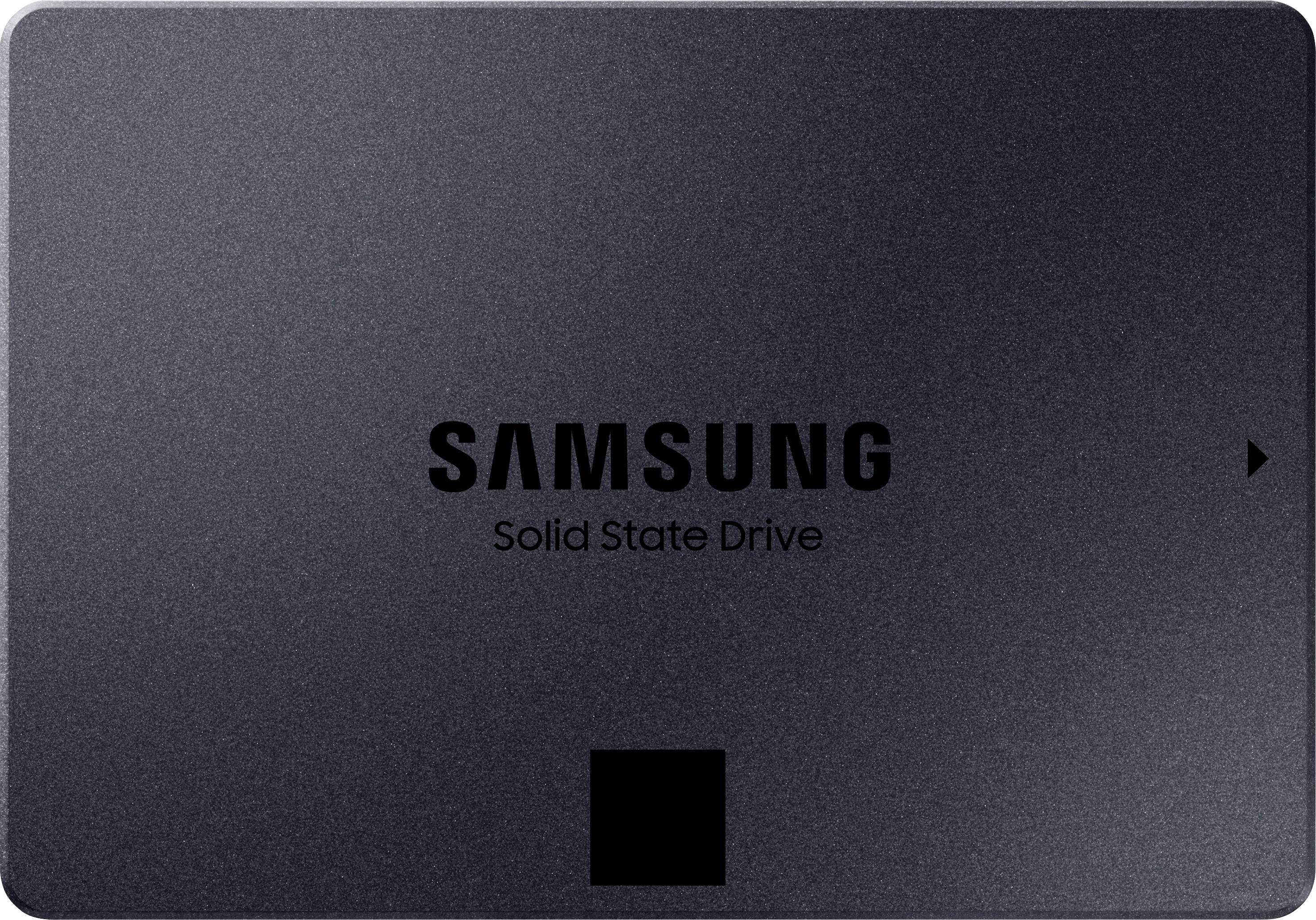 Zwarte Samsung Solid State Drive gezien van bovenaf, met het Samsung-logo en de tekst 'Solid State Drive' in het midden.