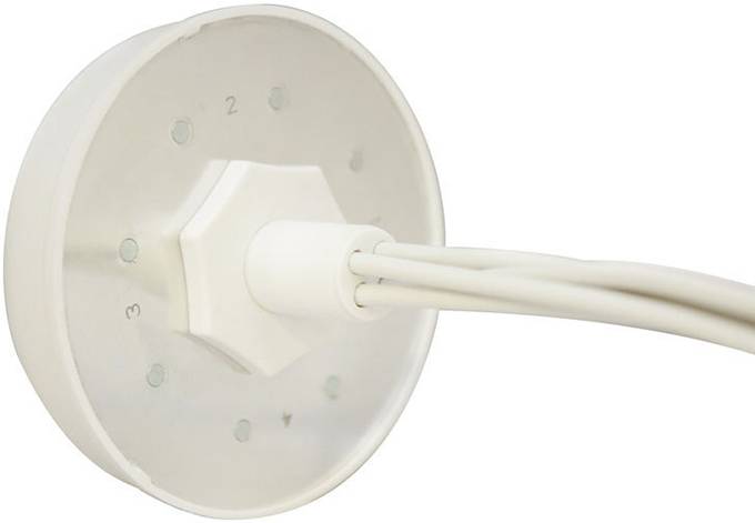 Ronde, witte afdekking met twee kabels, gemarkeerd met de nummers 1, 2 en 3, vermoedelijk onderdeel van een elektrische verbinding.