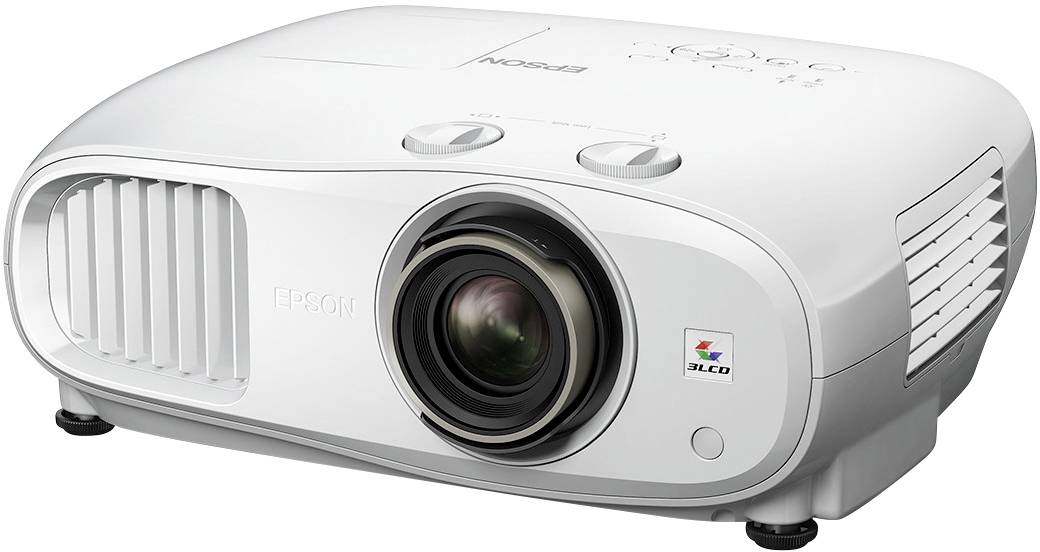 'Een witte projector met een centraal objectief, verluchtingssleuven aan de zijkant en bedieningselementen bovenop, geplaatst op een oppervlak.'